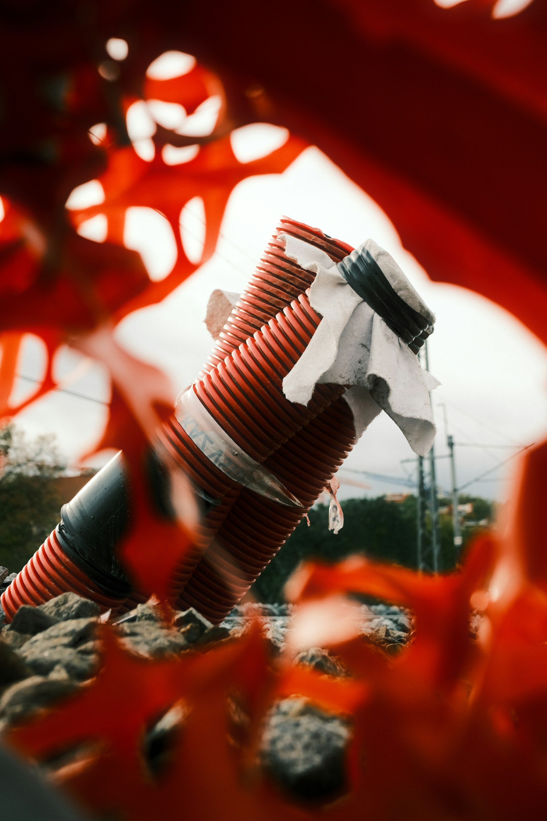 Glasfaser-Installation auf einer Baustelle - DataNetzBau im Einsatz beim FTTH-Ausbau in Deutschland